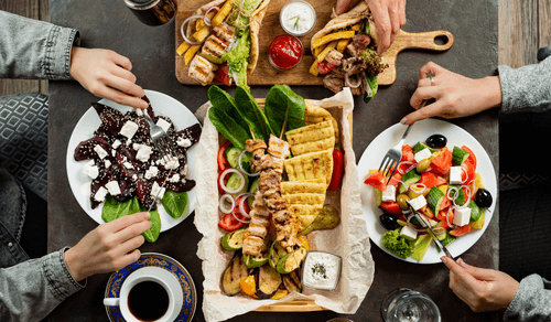 Wir räumen mit den Vorurteilen über griechisches Essen auf