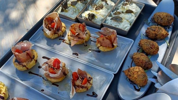 Stou Zaharia Tinos food Greek